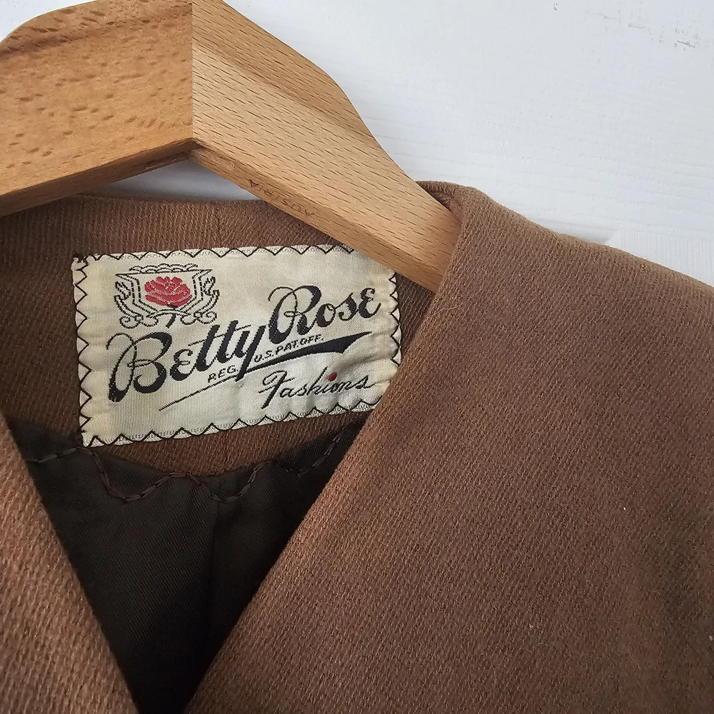 1940s Vintage Betty Rose S XS Wool Princess Seam Blazer Skirt Suit Set Camel WW2
